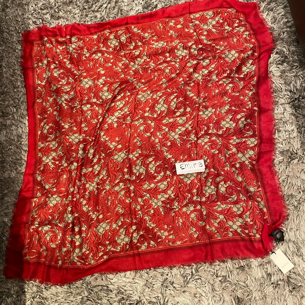 new GUCCI shawl/scarf with Tags